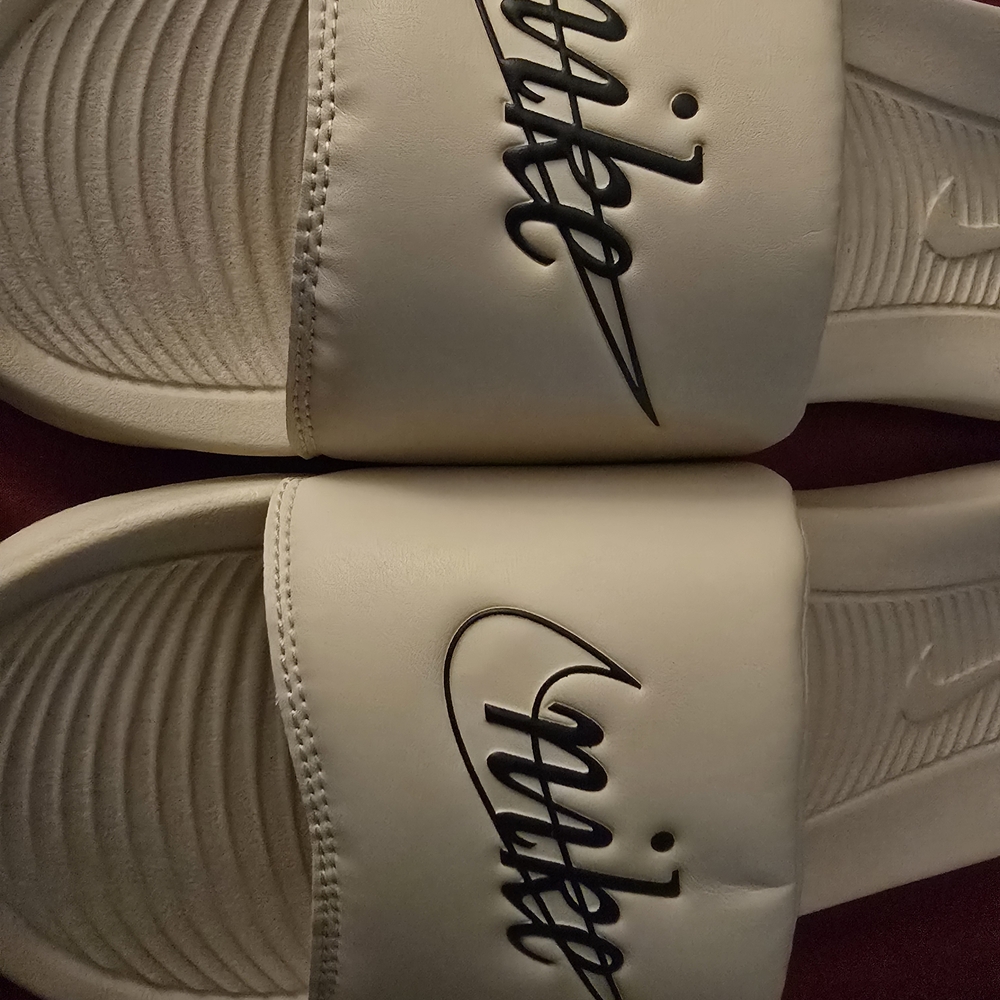 Nike Cream Slide Sandals - Picture 4 of 4